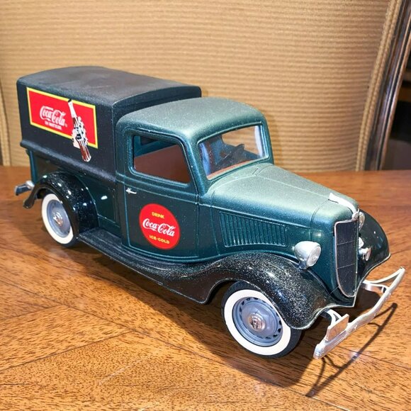 Solido Ford V8 Pick Up 1936 Coca-Cola Green & Black Model Truck 1/19 Scale - Picture 1 of 8